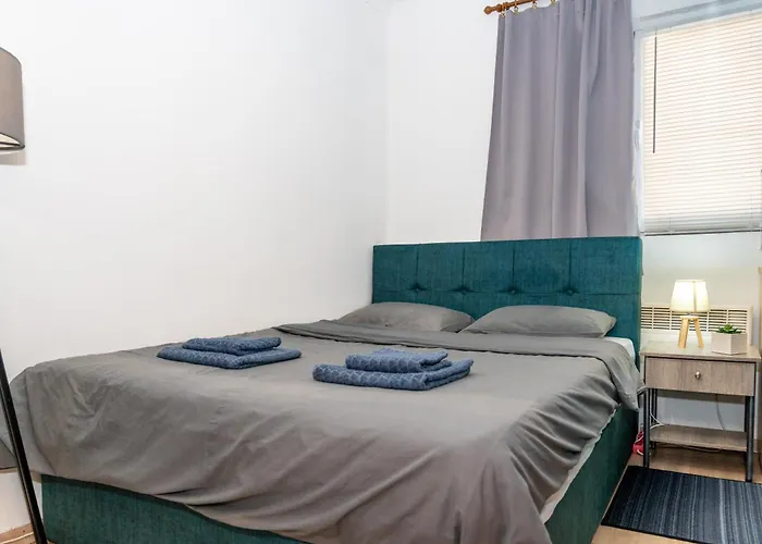 Modern Apt Upon Tsimiski